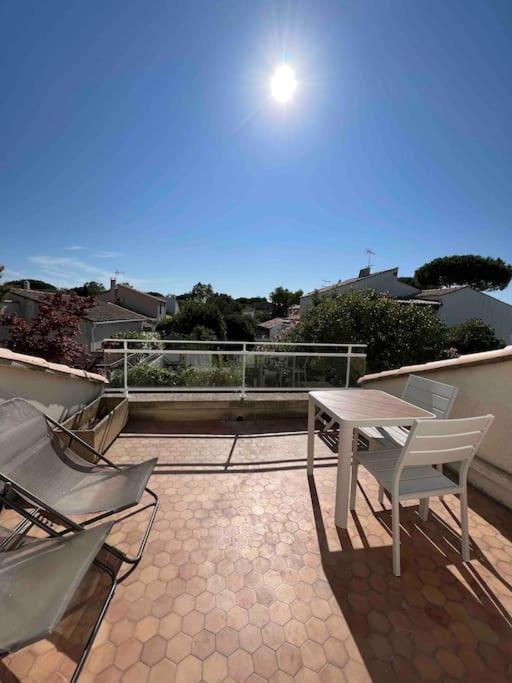 Magnifique Appartement Traversant Avec Vue Sur Le Golf La Grande Motte Exteriér fotografie